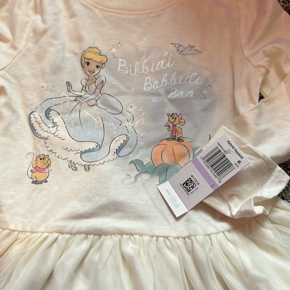 Disney Princess two piece set.  Girls size 6. - Picture 2 of 3